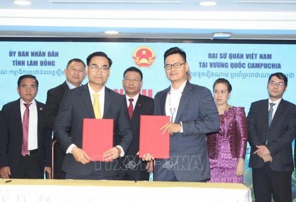 Conference in Phnom Penh promotes Vietnam-Cambodia trade, tourism, investment ties